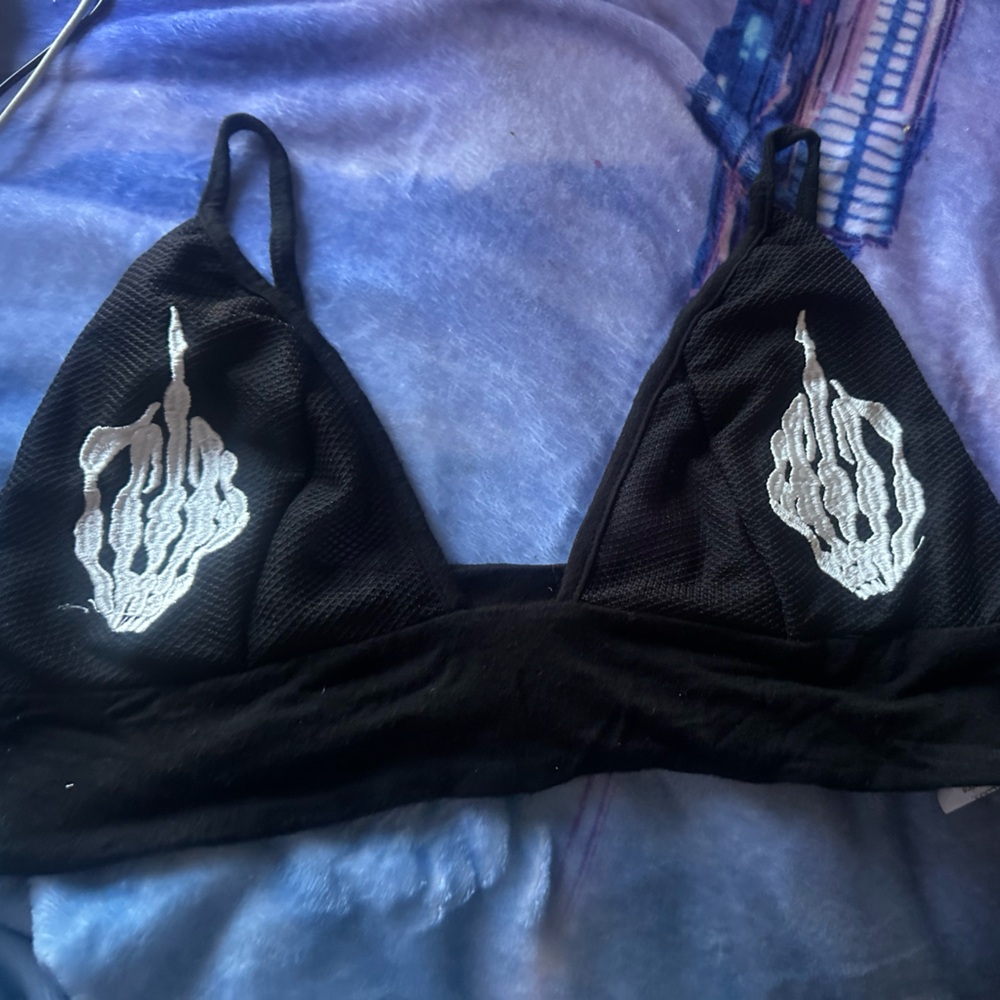 Cute black top brand new !